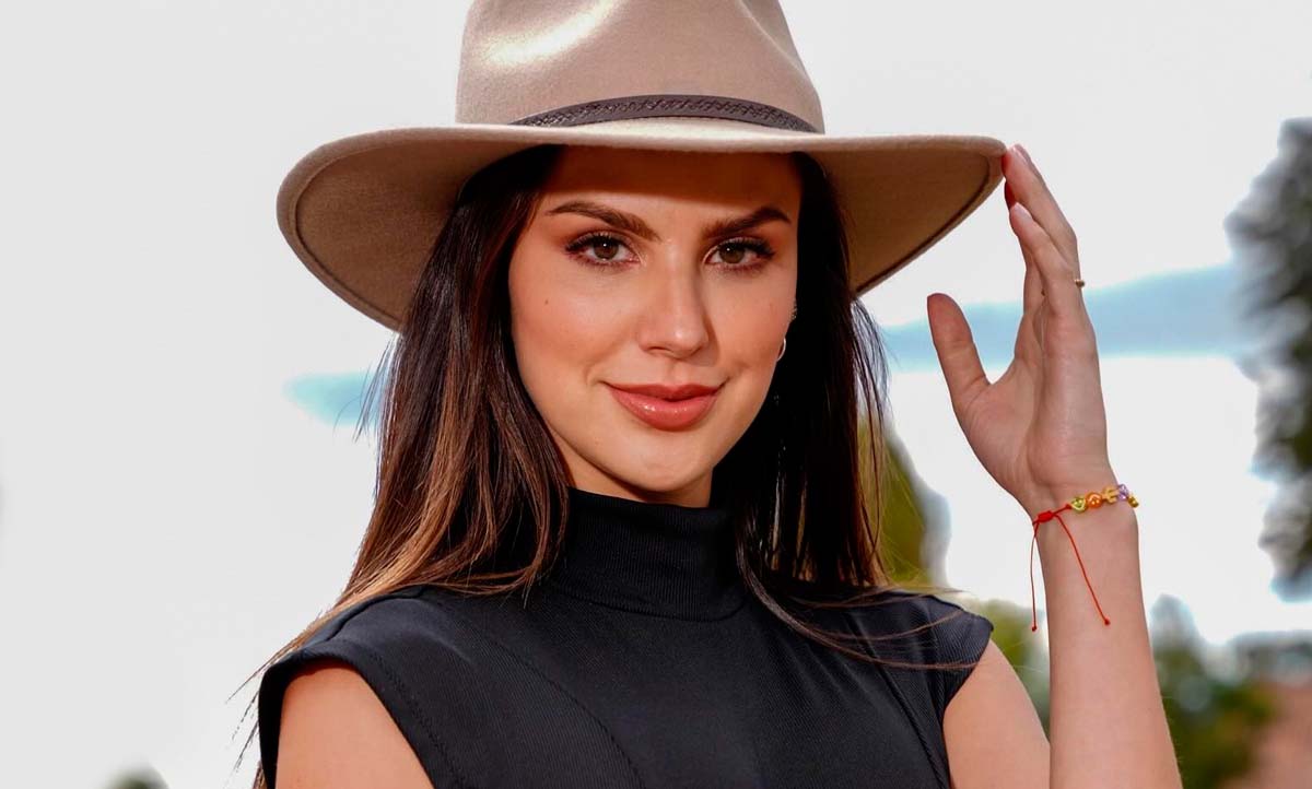 Karen Marenco portada en AV Magazine