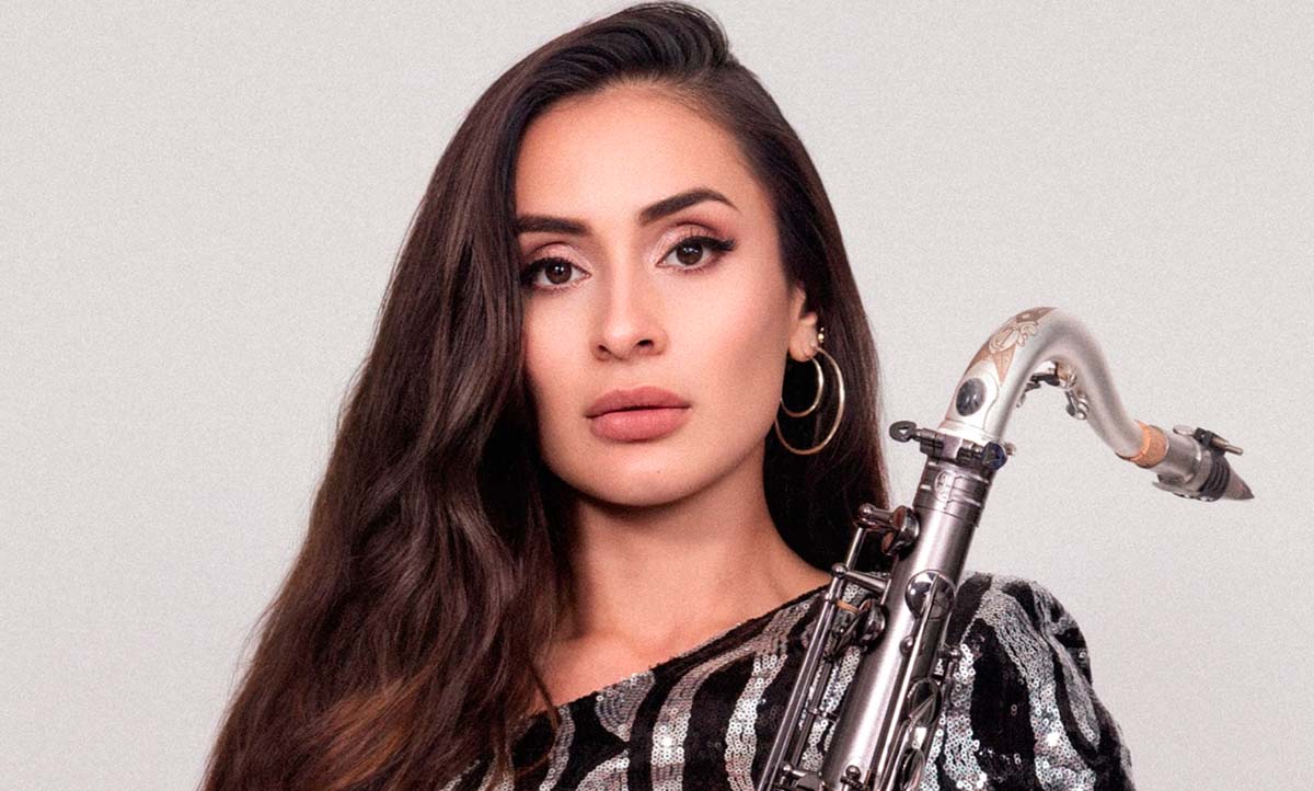 Anyela Gómez portada en AV Magazine