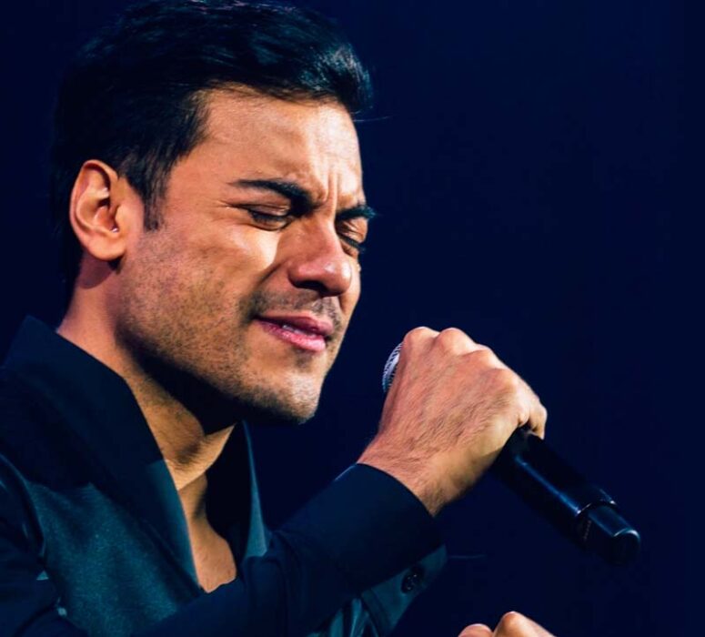 Carlos Rivera portada en AV Magazine