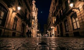 La vida nocturna de Barcelona y el auge de los centros de ocio para adultos entre los más jóvenes