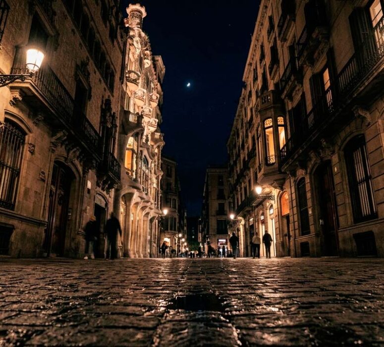La vida nocturna de Barcelona y el auge de los centros de ocio para adultos entre los más jóvenes