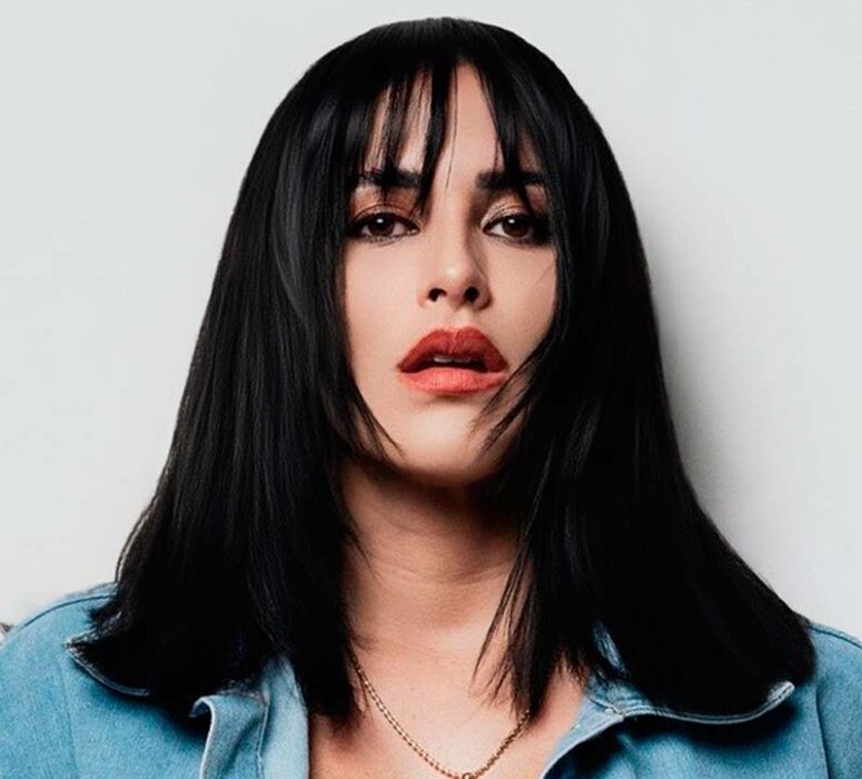 Yoselín Martínez portada en AV Magazine