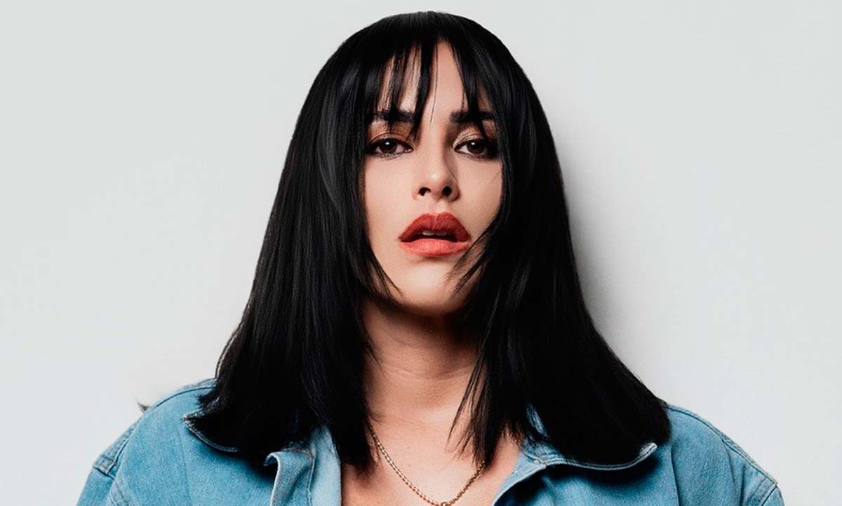 Yoselín Martínez portada en AV Magazine