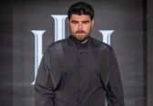 El cantante venezolano Jonathan Moly sorprende como modelo en New York Fashion Week