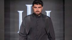 El cantante venezolano Jonathan Moly sorprende como modelo en New York Fashion Week